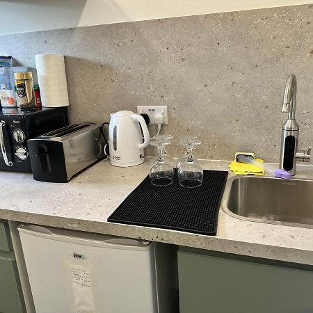 Modern Flat In Central Egham By Windsor Castle, Staines-Upon-Thames And Heathrow Airport Екстериор снимка