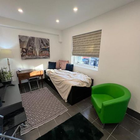 Modern Flat In Central Egham By Windsor Castle, Staines-Upon-Thames And Heathrow Airport Екстериор снимка