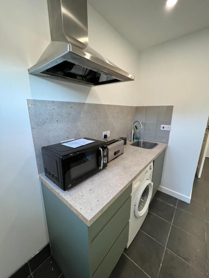 Modern Flat In Central Egham By Windsor Castle, Staines-Upon-Thames And Heathrow Airport Екстериор снимка