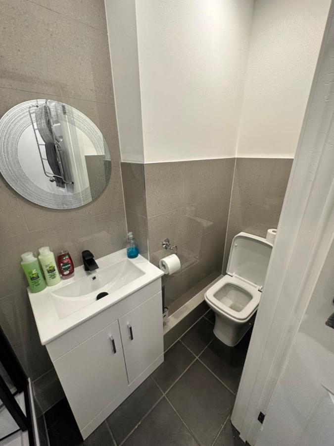 Modern Flat In Central Egham By Windsor Castle, Staines-Upon-Thames And Heathrow Airport Екстериор снимка