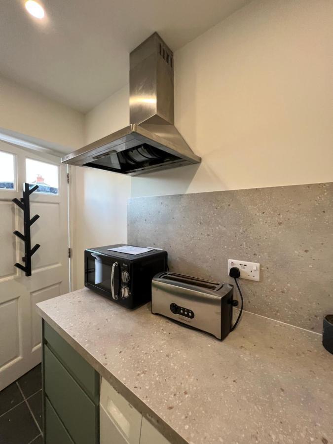 Modern Flat In Central Egham By Windsor Castle, Staines-Upon-Thames And Heathrow Airport Екстериор снимка