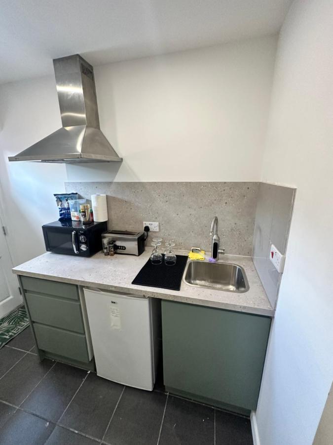 Modern Flat In Central Egham By Windsor Castle, Staines-Upon-Thames And Heathrow Airport Екстериор снимка