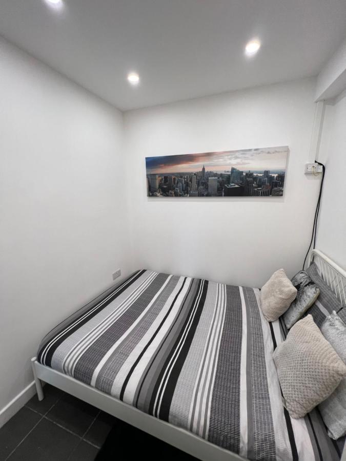 Modern Flat In Central Egham By Windsor Castle, Staines-Upon-Thames And Heathrow Airport Екстериор снимка