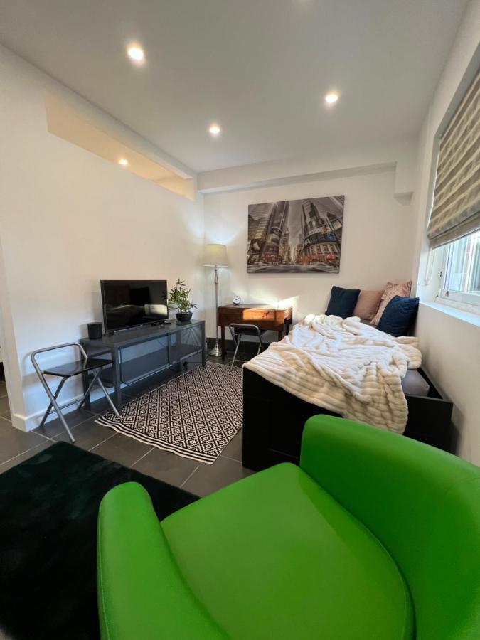 Modern Flat In Central Egham By Windsor Castle, Staines-Upon-Thames And Heathrow Airport Екстериор снимка