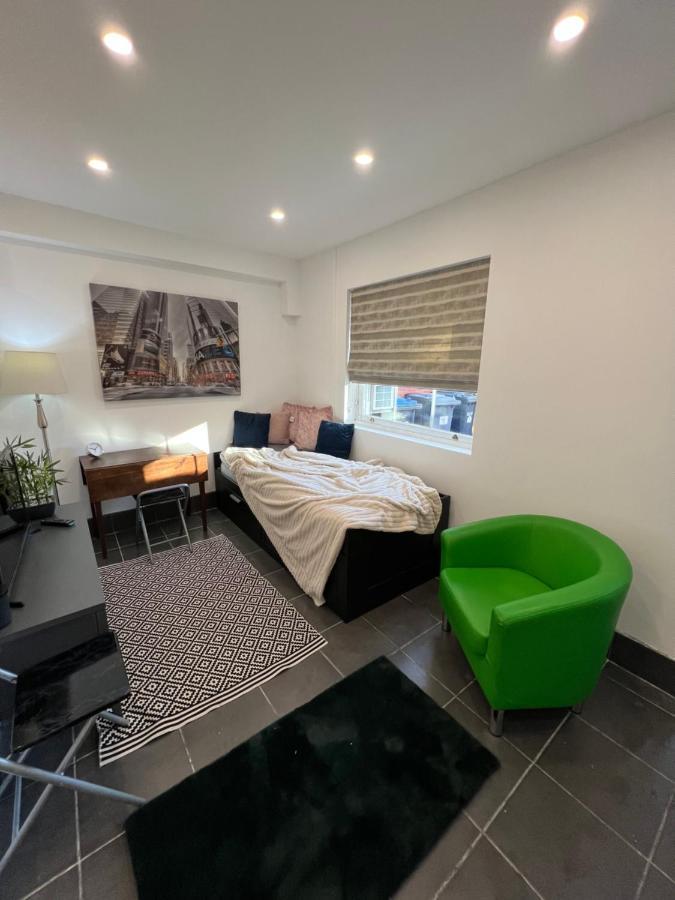 Modern Flat In Central Egham By Windsor Castle, Staines-Upon-Thames And Heathrow Airport Екстериор снимка